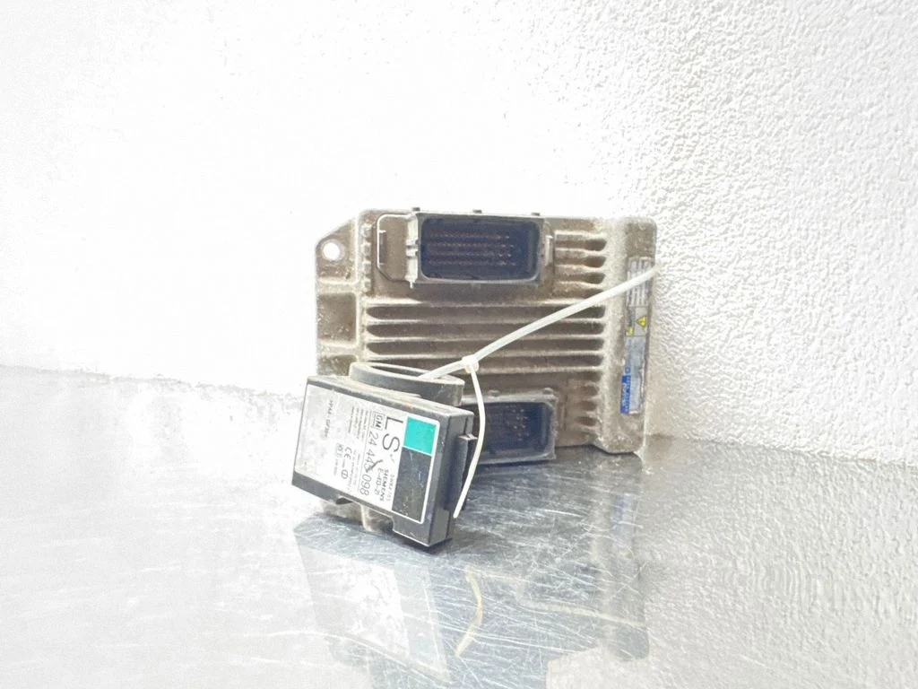 Variklio valdymo blokas