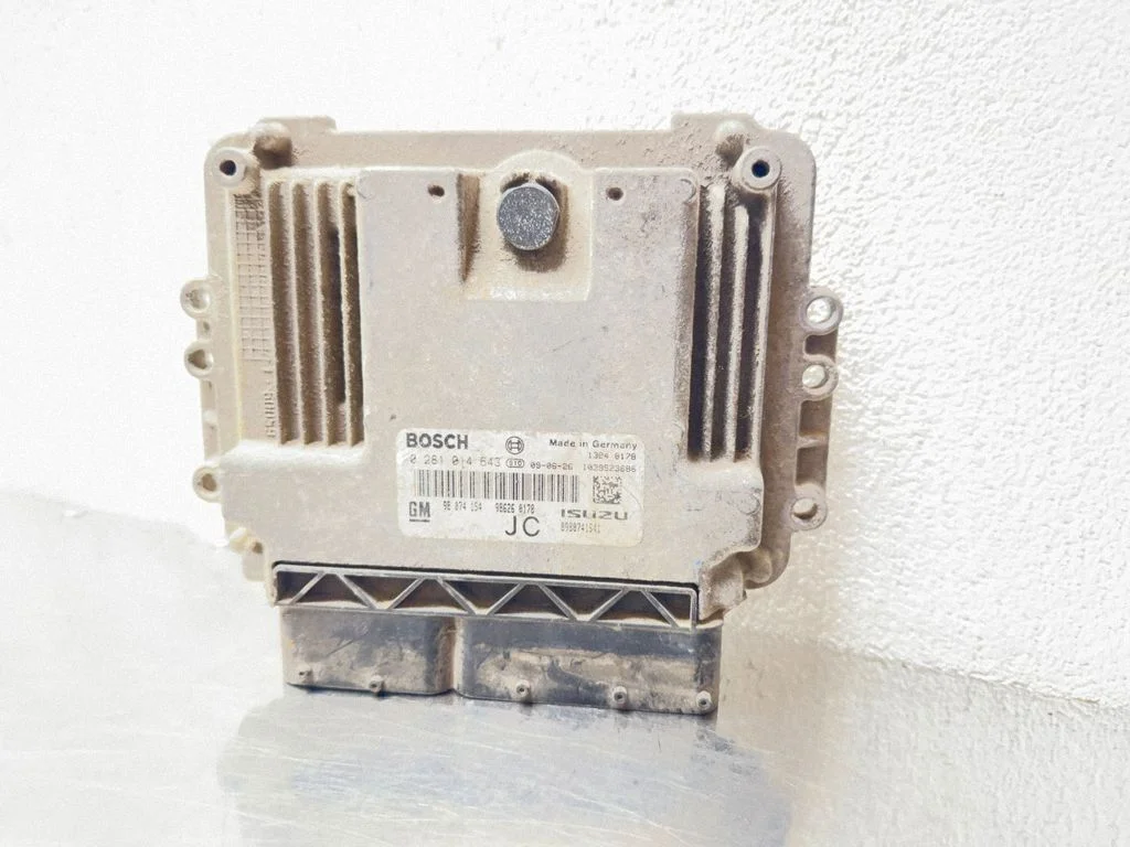 Dzinēja vadības bloks 8980741541
