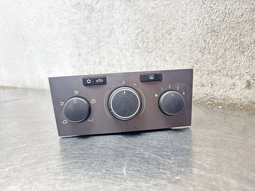 Climate control unit – Opel Astra H (2004-2012)