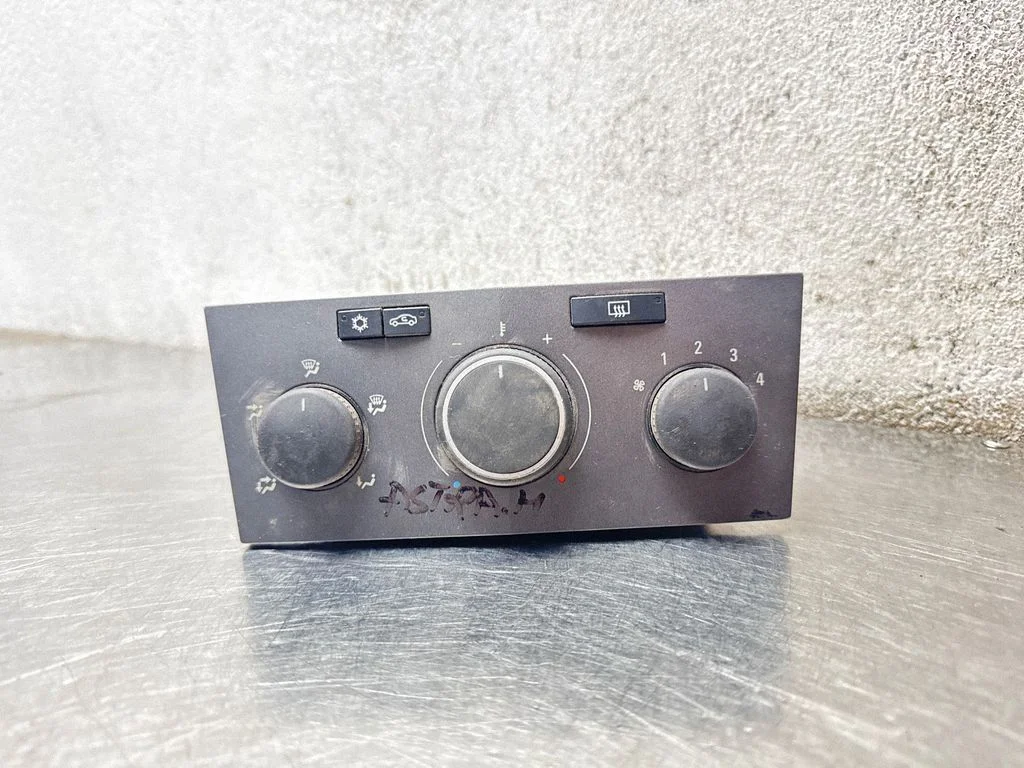 Climate control unit 13201300