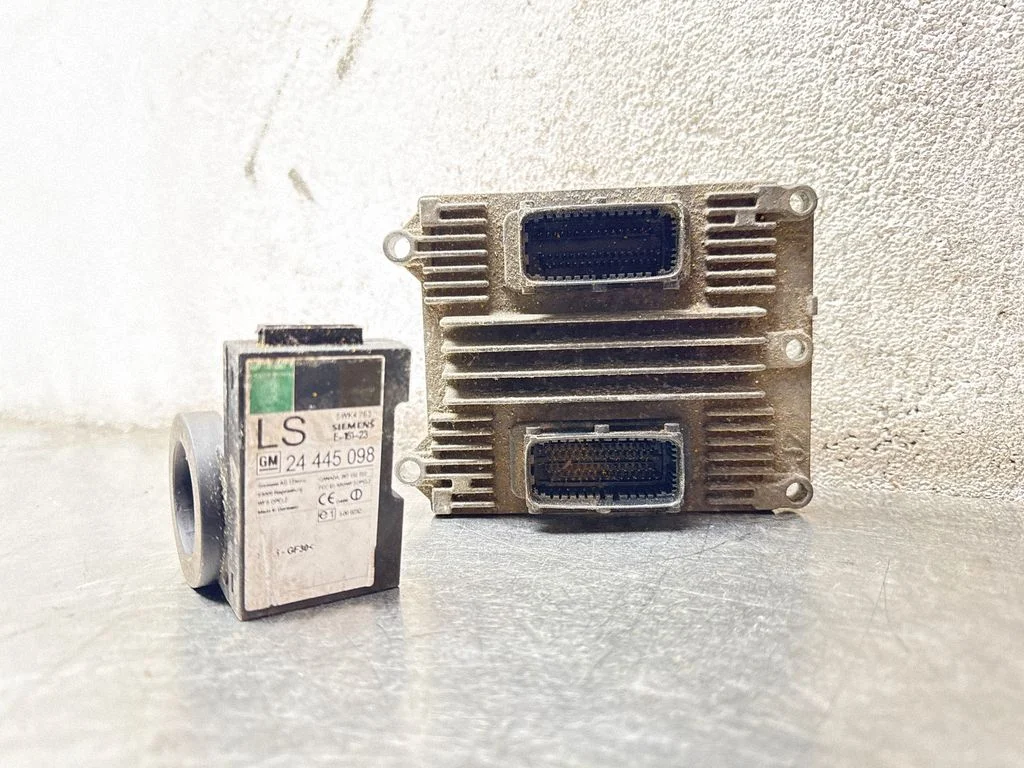 Variklio valdymo blokas