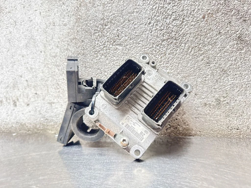 Variklio valdymo blokas