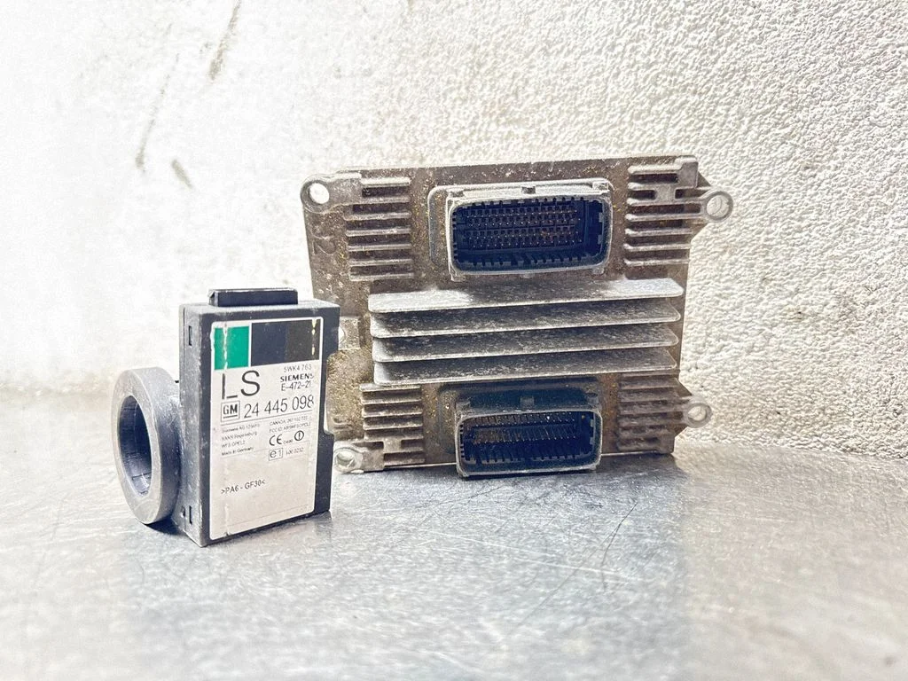 Dzinēja vadības bloks 12210453