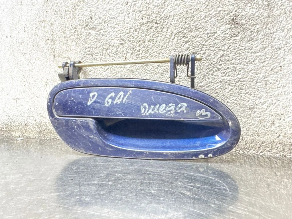 Front door exterior handle – rear right
