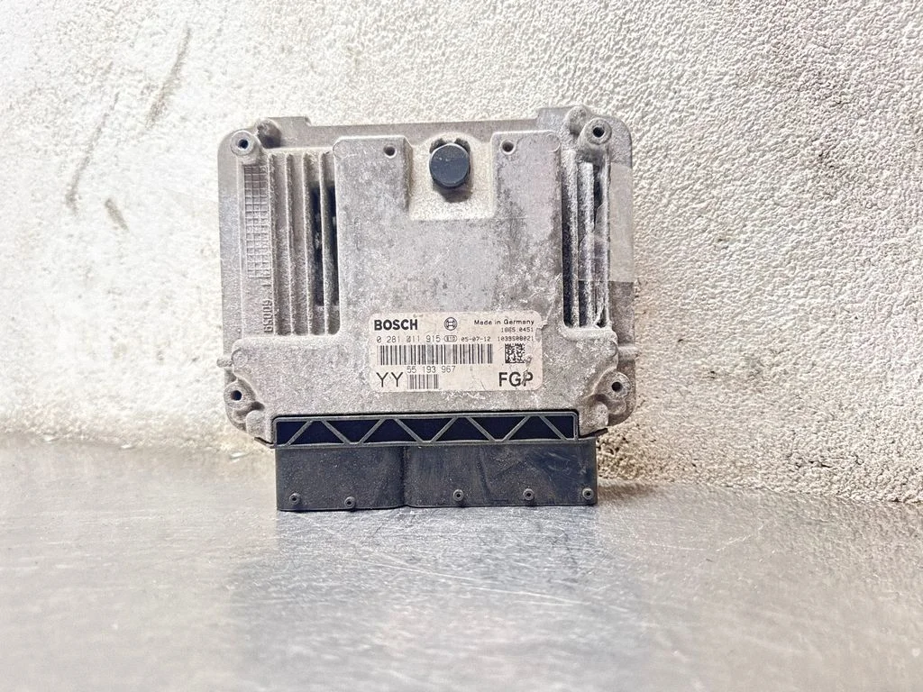 Variklio valdymo blokas