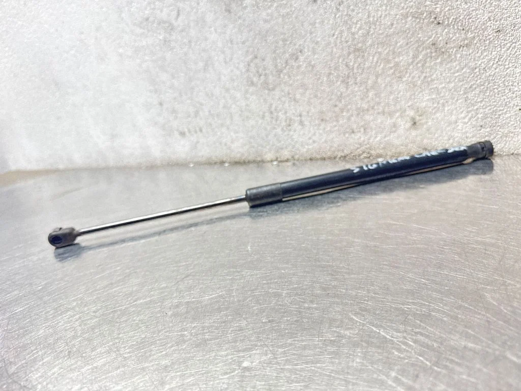 Tailgate/trunk strut/damper – Opel Signum (2003-2008)