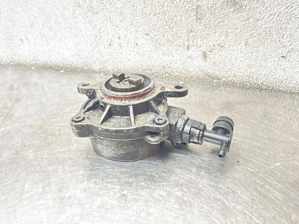 Vacuum pump 8200102535