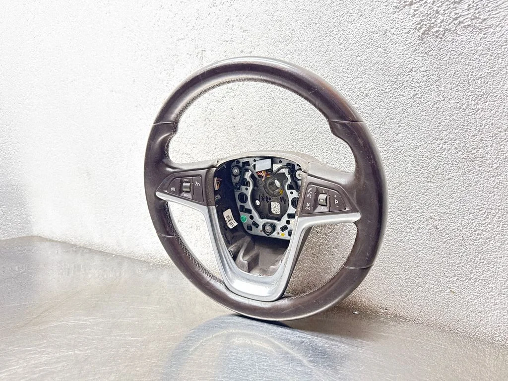 Steering wheel 13306886