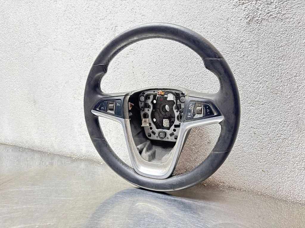 Steering wheel 13316547