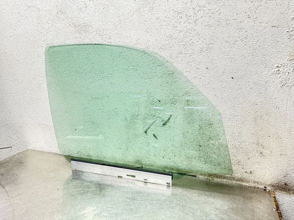 Rear door window glass 43R000262
