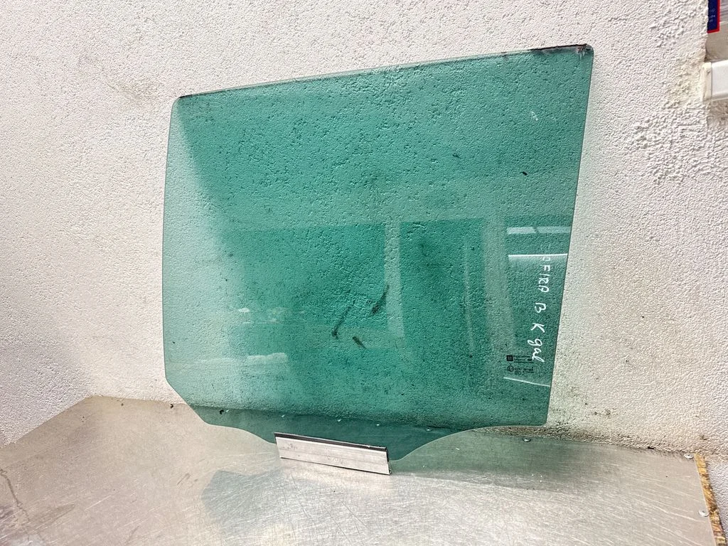Rear door window glass AS3M5240DOT682