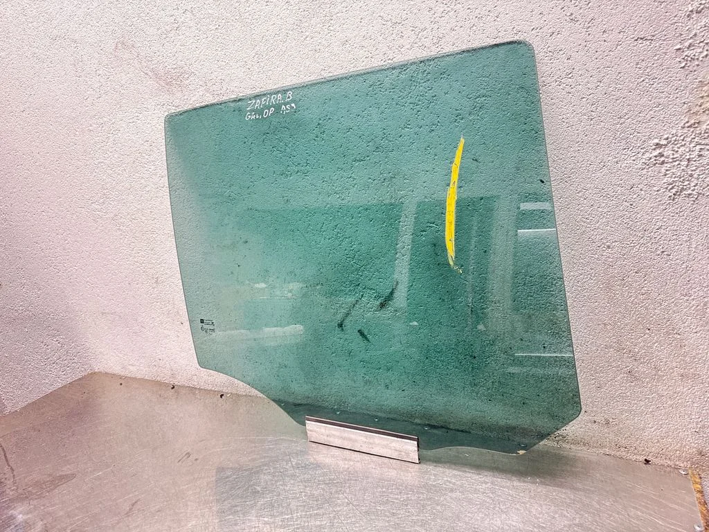 Rear door window glass AS3M5240DOT682