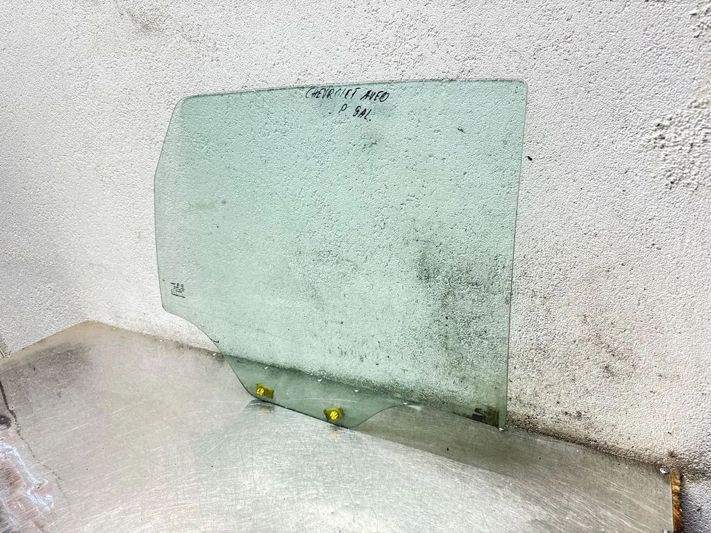 Rear door window glass 43R000090