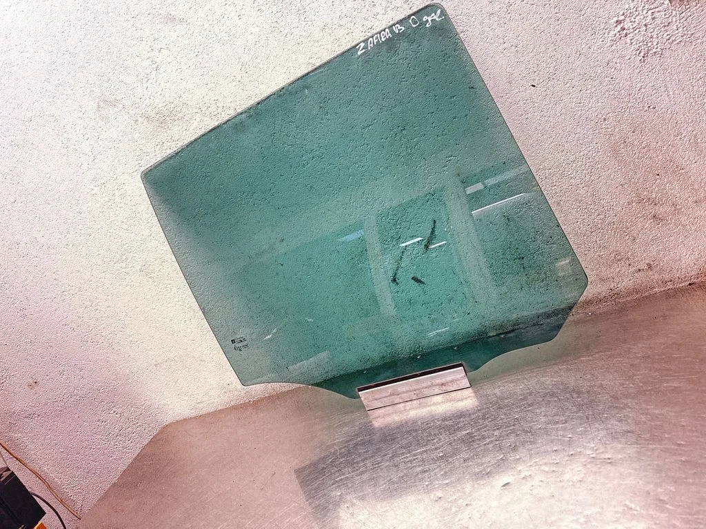 Rear door window glass AS3M5240DOT682