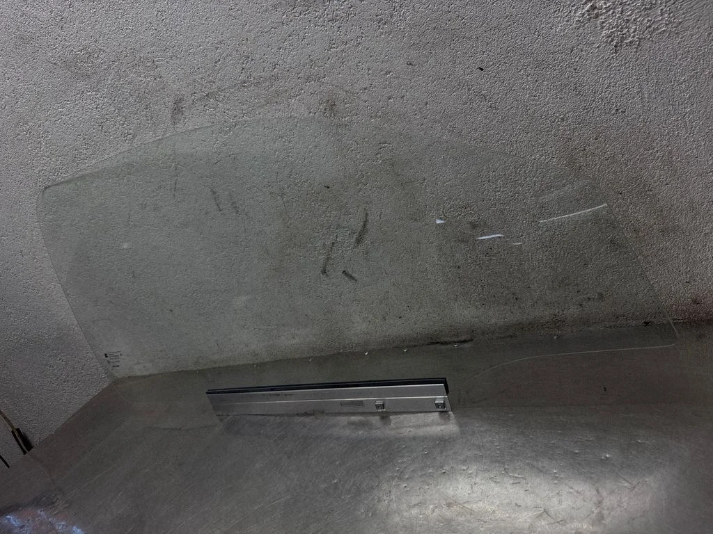 Szyba drzwi przednich (główna, 4-drzwiowe) 93240587
