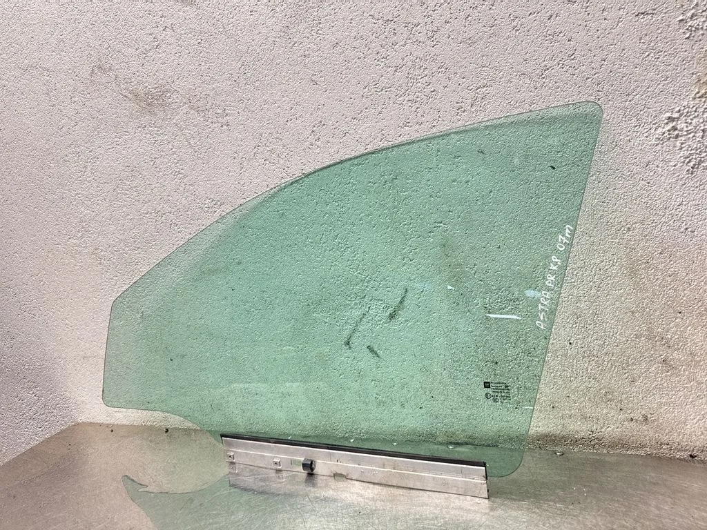 Front door window glass four-door AS2M3240DOT682