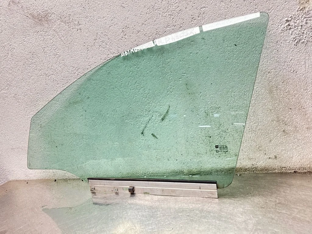 Front door window glass four-door AS2M3240DOT682