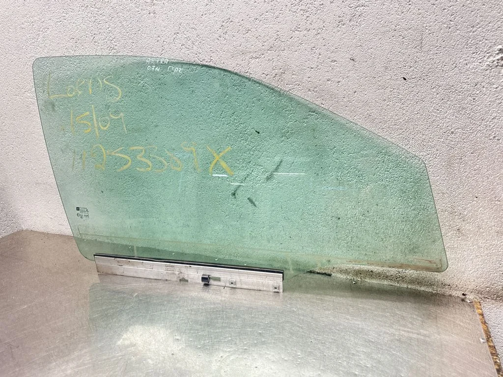 Front door window glass four-door AS2M3240DOT682