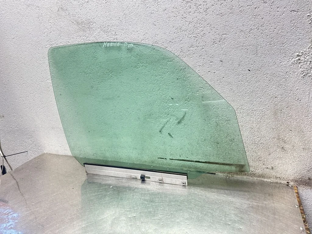 Front door window glass four-door 43R000262