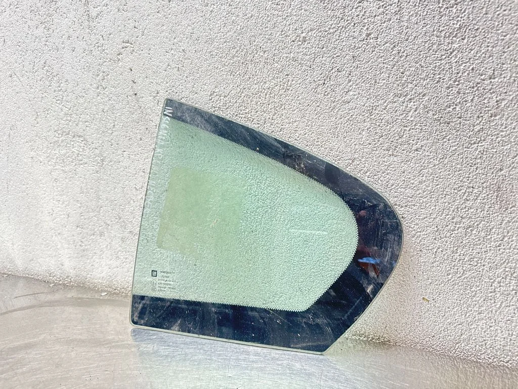 Rear vent window glass – Opel Insignia A (2008-2017)
