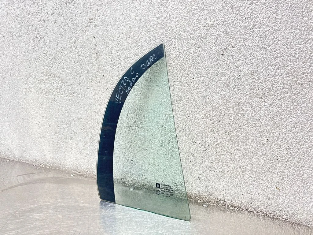 Rear vent window glass – Opel Vectra B (1996-2002)