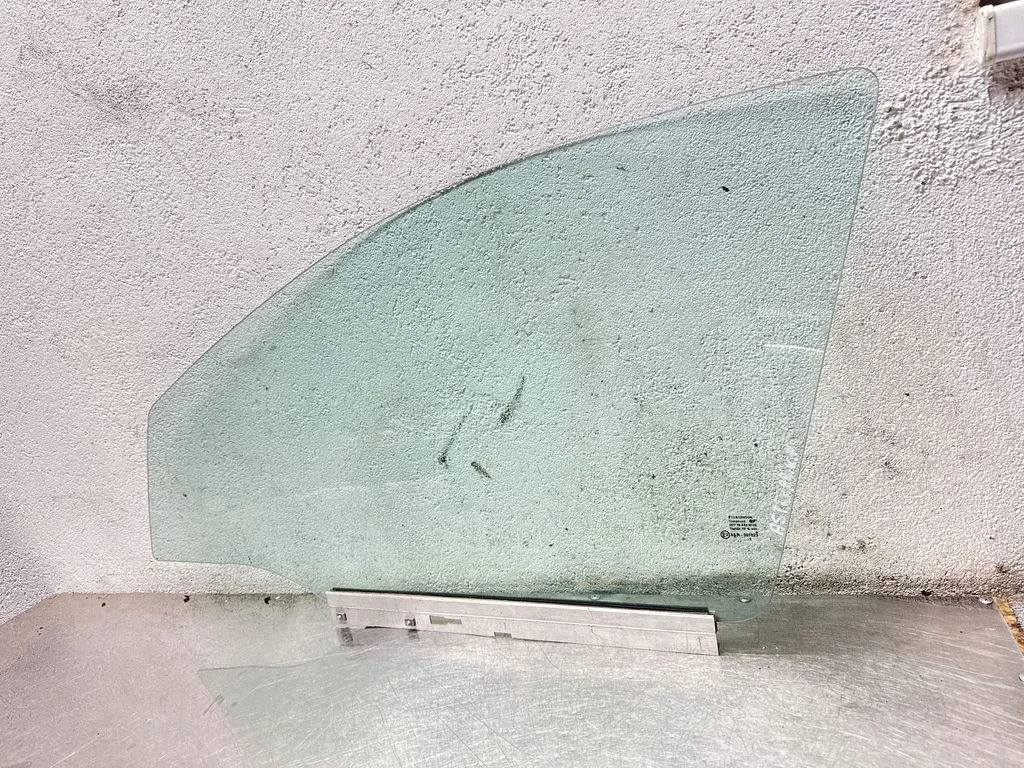 Front door window glass four-door DOT36AS2M129
