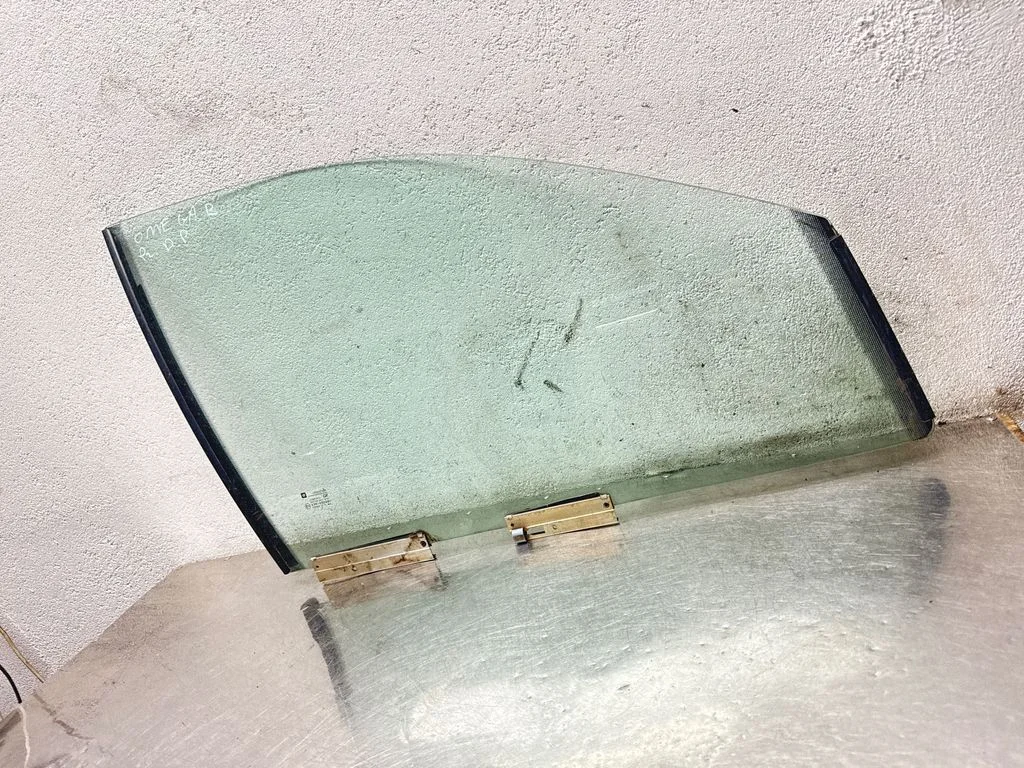 Esiukse põhiklaas (neljaukselise) 43R000981