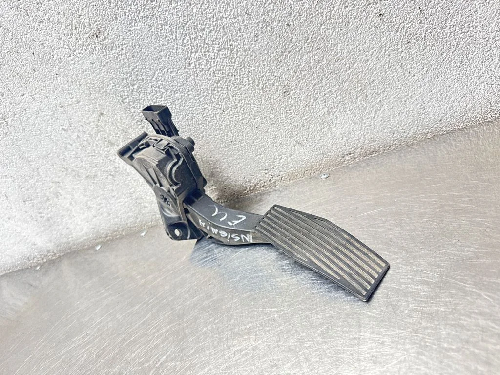 Accelerator throttle pedal 13237352