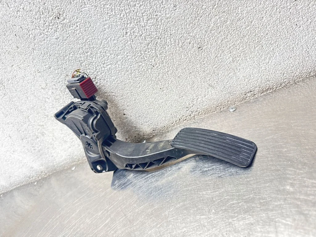 Accelerator throttle pedal 6PV00976501