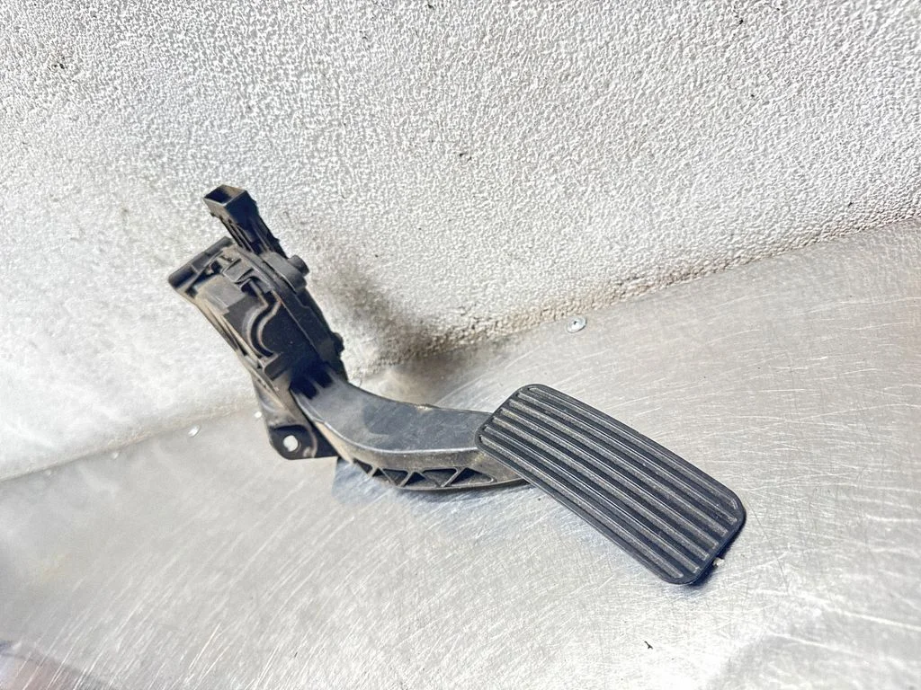 Accelerator throttle pedal 6PV00976501