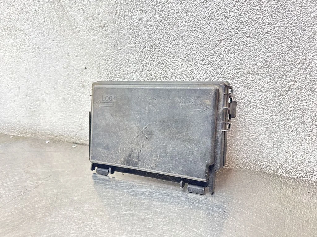 Fuse box cover 13246936