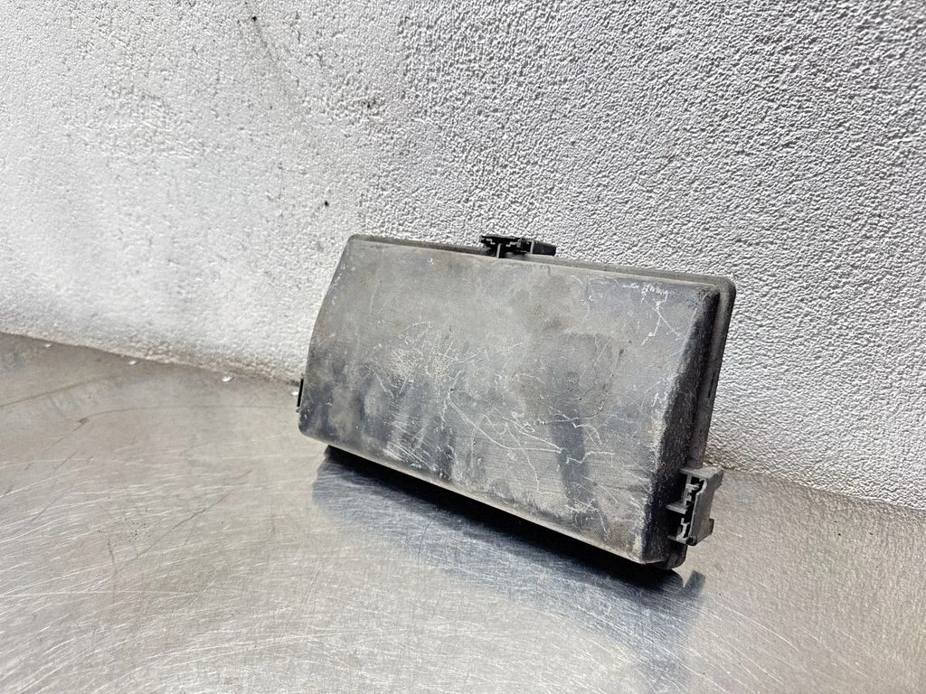 Fuse box cover 13222784