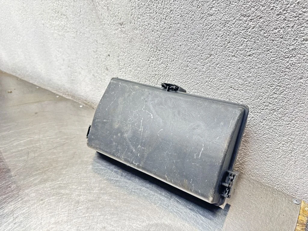 Fuse box cover 13222784