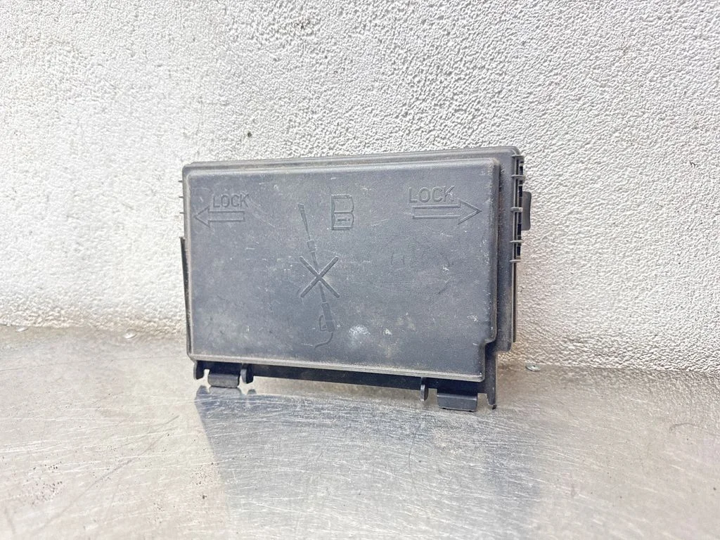 Fuse box cover 13246936