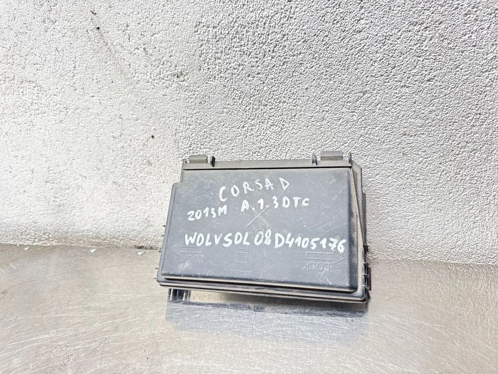 Fuse box cover 13246936