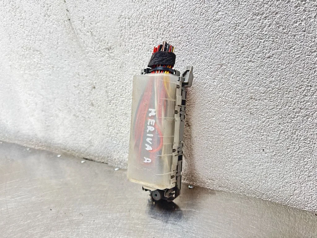 Fuse box set 93363136