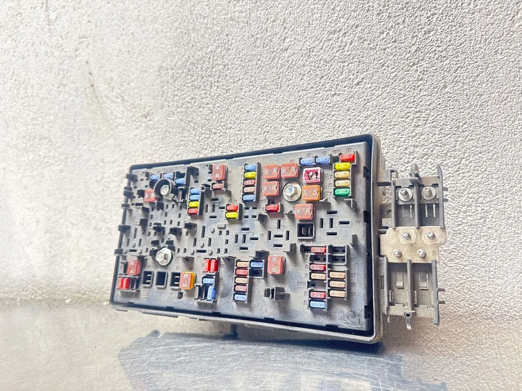 Drošinātāju bloks 13275884