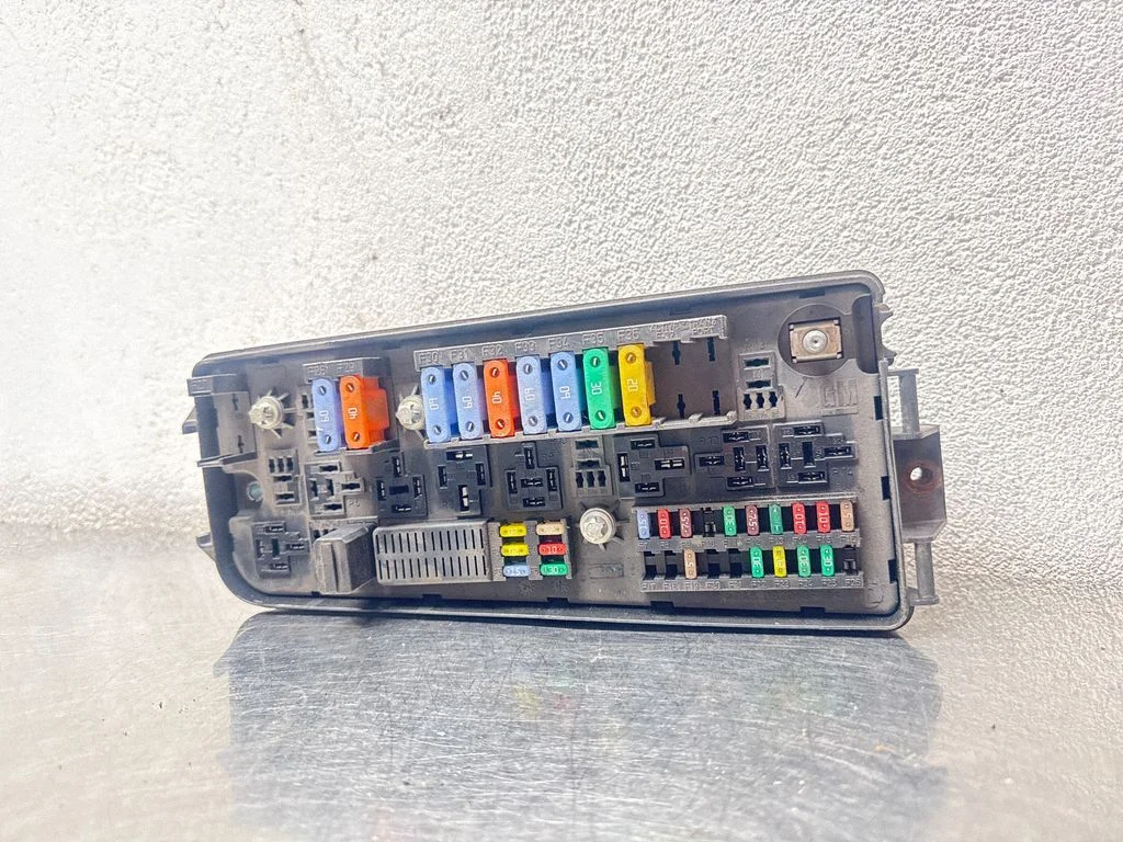 Fuse module – Opel Signum (2003-2008)