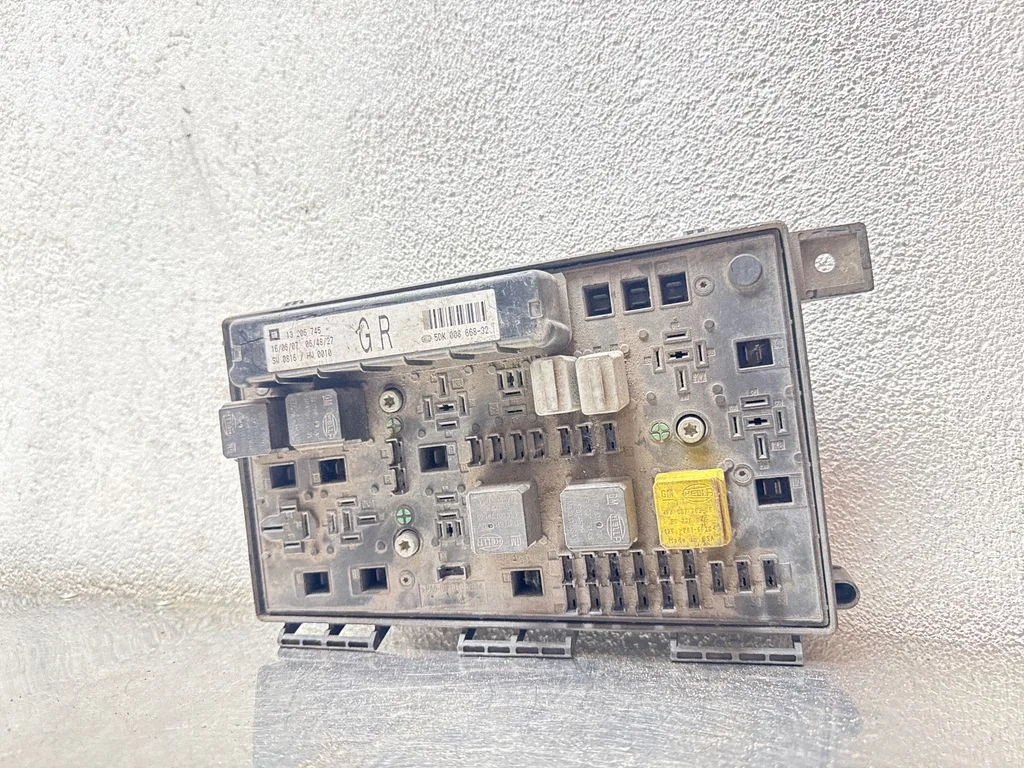 Drošinātāju bloks – Opel Astra H (2004-2012)