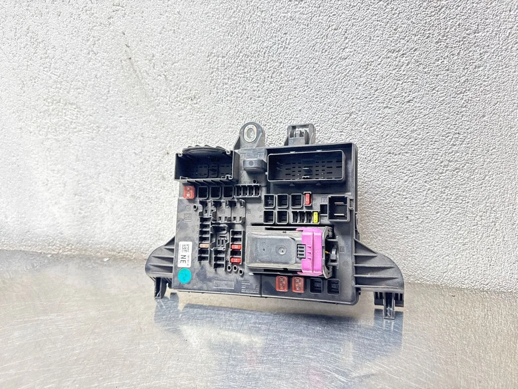 Drošinātāju bloks 1327732102