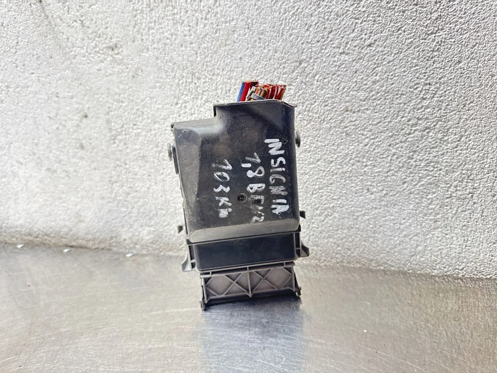 Drošinātāju bloks 13222786