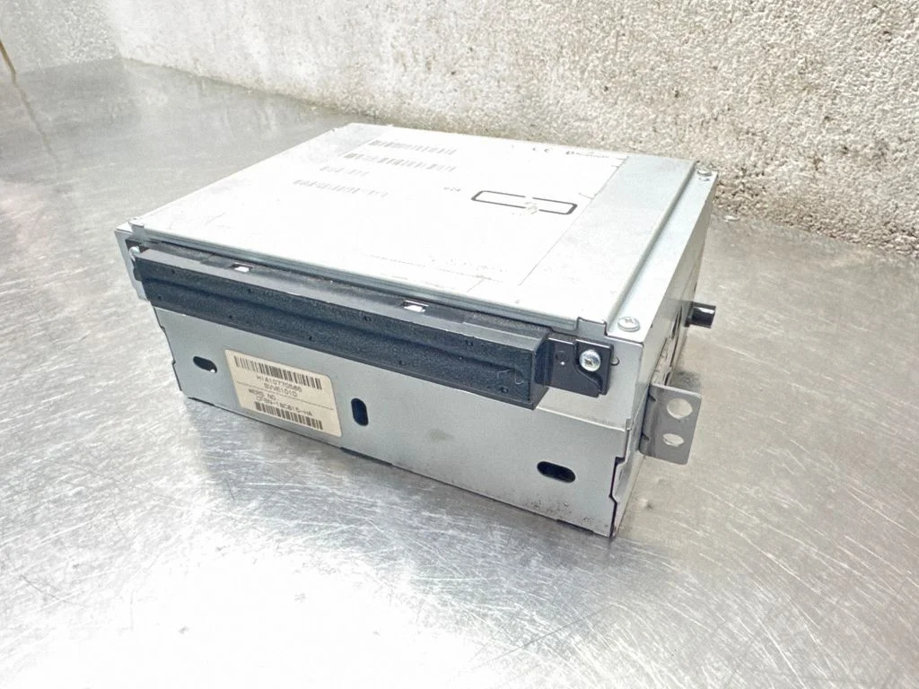 Radio/CD/DVD/GPS head unit – Volvo V40 (2012-2019)