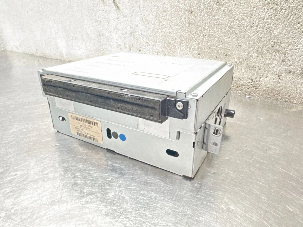 Raadio / CD/DVD-mängija / navigatsioon BF6N18C815AA