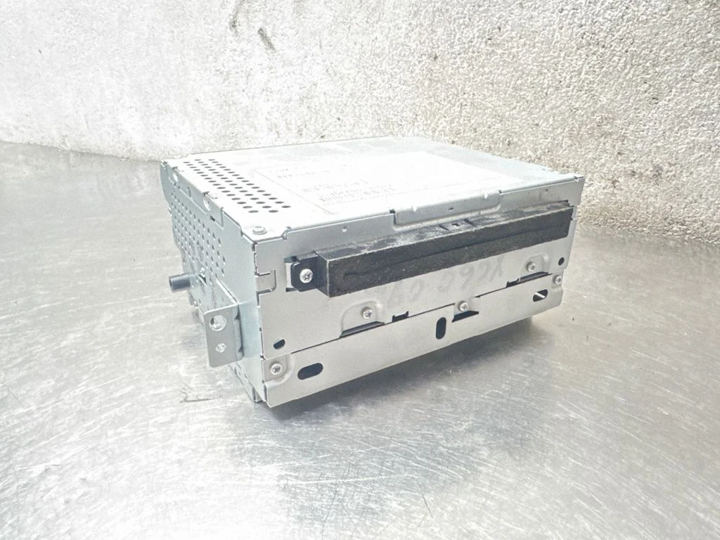 Radio/CD/DVD/GPS head unit 31285530AA