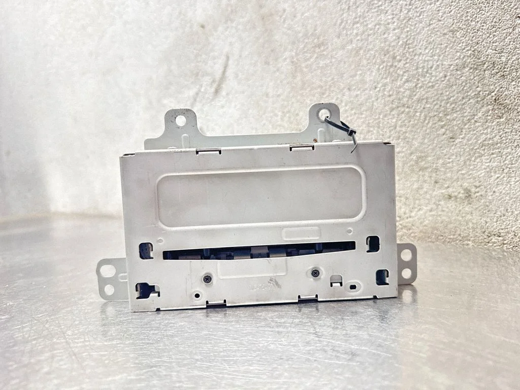 Radio/CD/DVD/GPS head unit 22836293