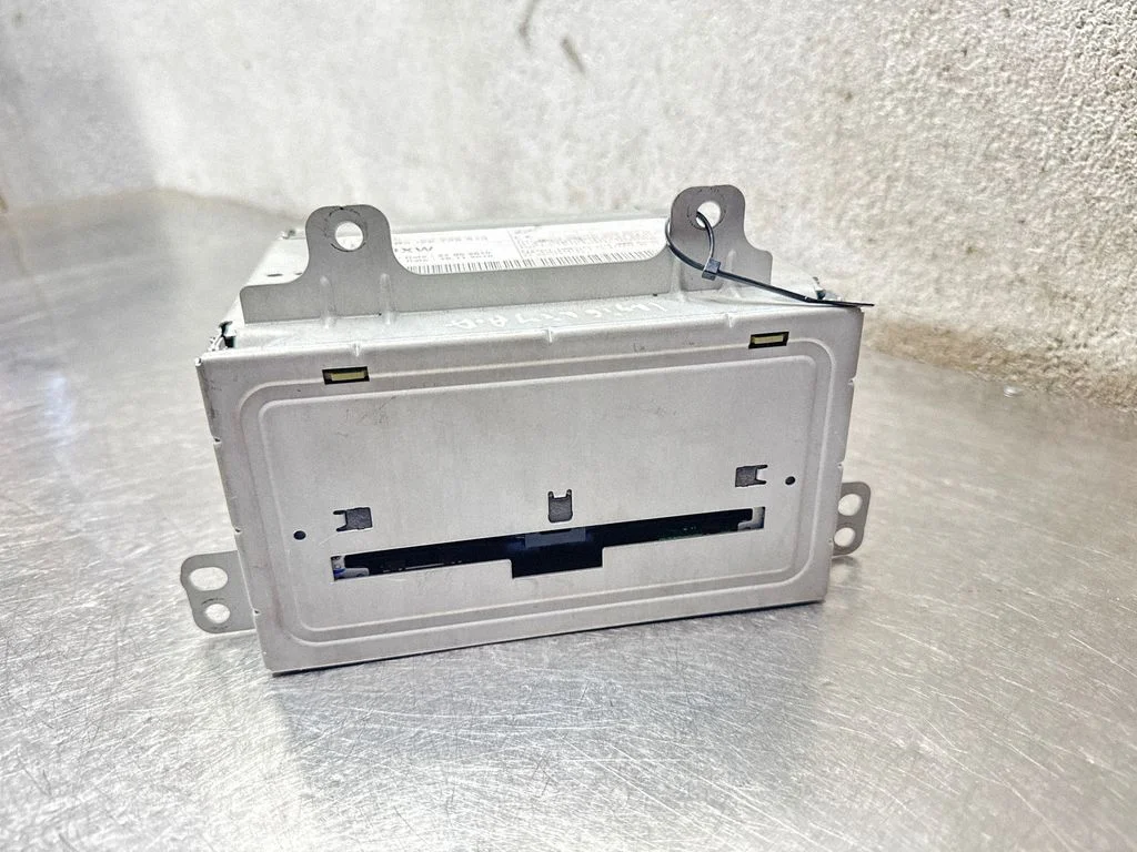 Radio/CD/DVD/GPS head unit 22739813