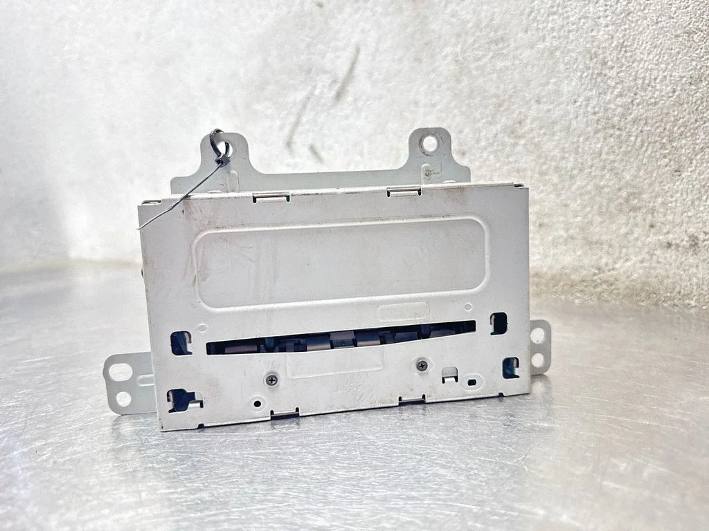 Radio/CD/DVD/GPS head unit 22836293