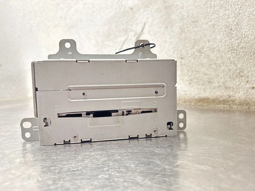 Radio/CD/DVD/GPS head unit 13310167