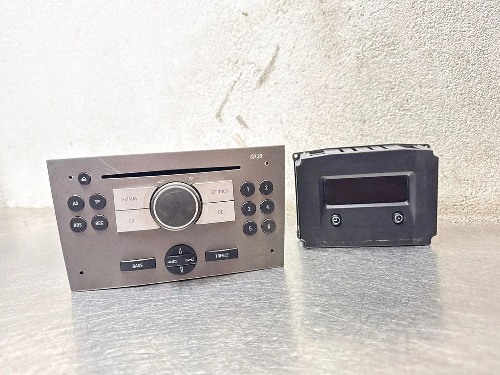 Radio/CD/DVD/GPS head unit – Opel Vectra C (2002-2005)