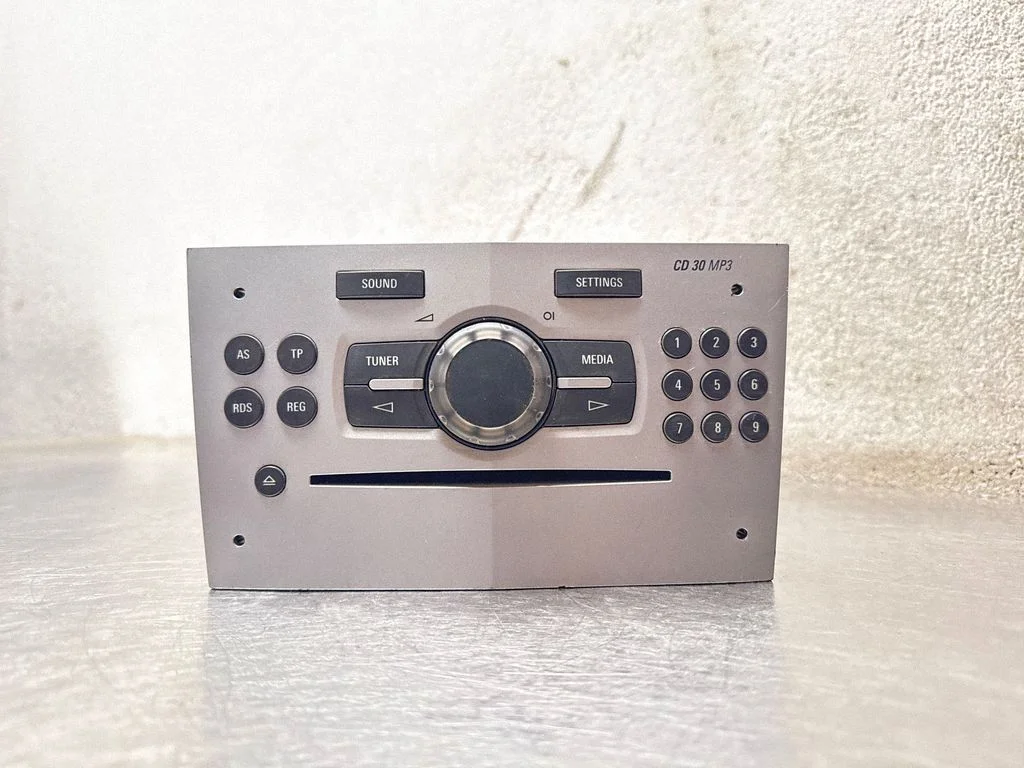 Radio/CD/DVD/GPS head unit – Opel Corsa D (2006-2014)